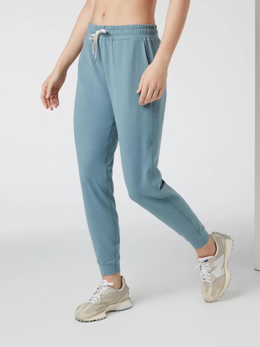 Vuori Women's Light Blue Drawstring Jogger Pants